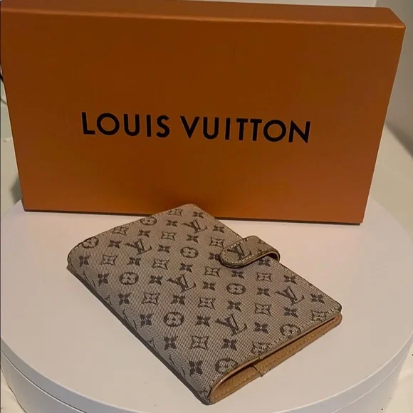 Louis Vuitton Tan/Gray Notebook w/3 Card Holders Perfect Christmas gift! - Picture 5 of 9